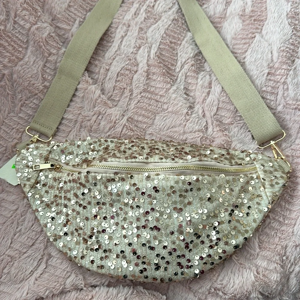 New Crossbody Bag, Fanny Pack with 2 pockets - Picture 5 of 7